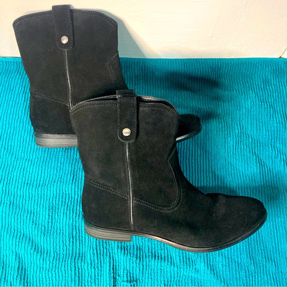 G.H. Bass & Co. Black Suede Leather “Cindy” Ankle Boots Size 8.5M